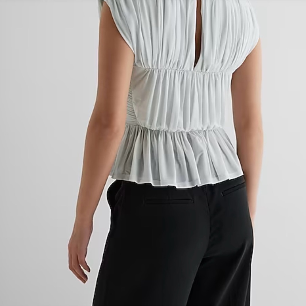 Express Crew Neck Ruched Peplum Medium Top NWT - Picture 3 of 10
